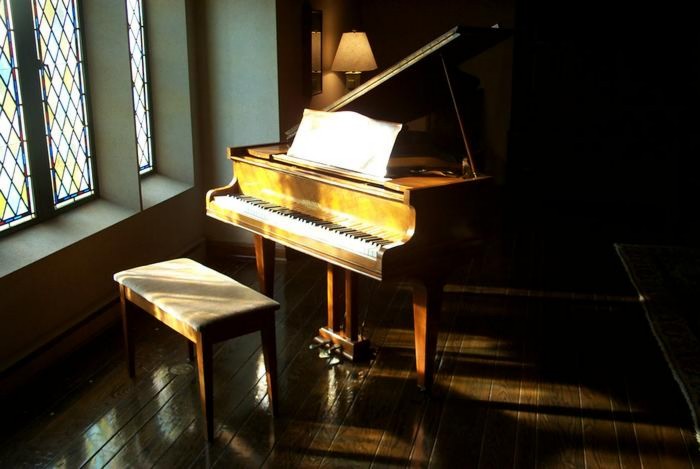 ch_piano_lg.JPG